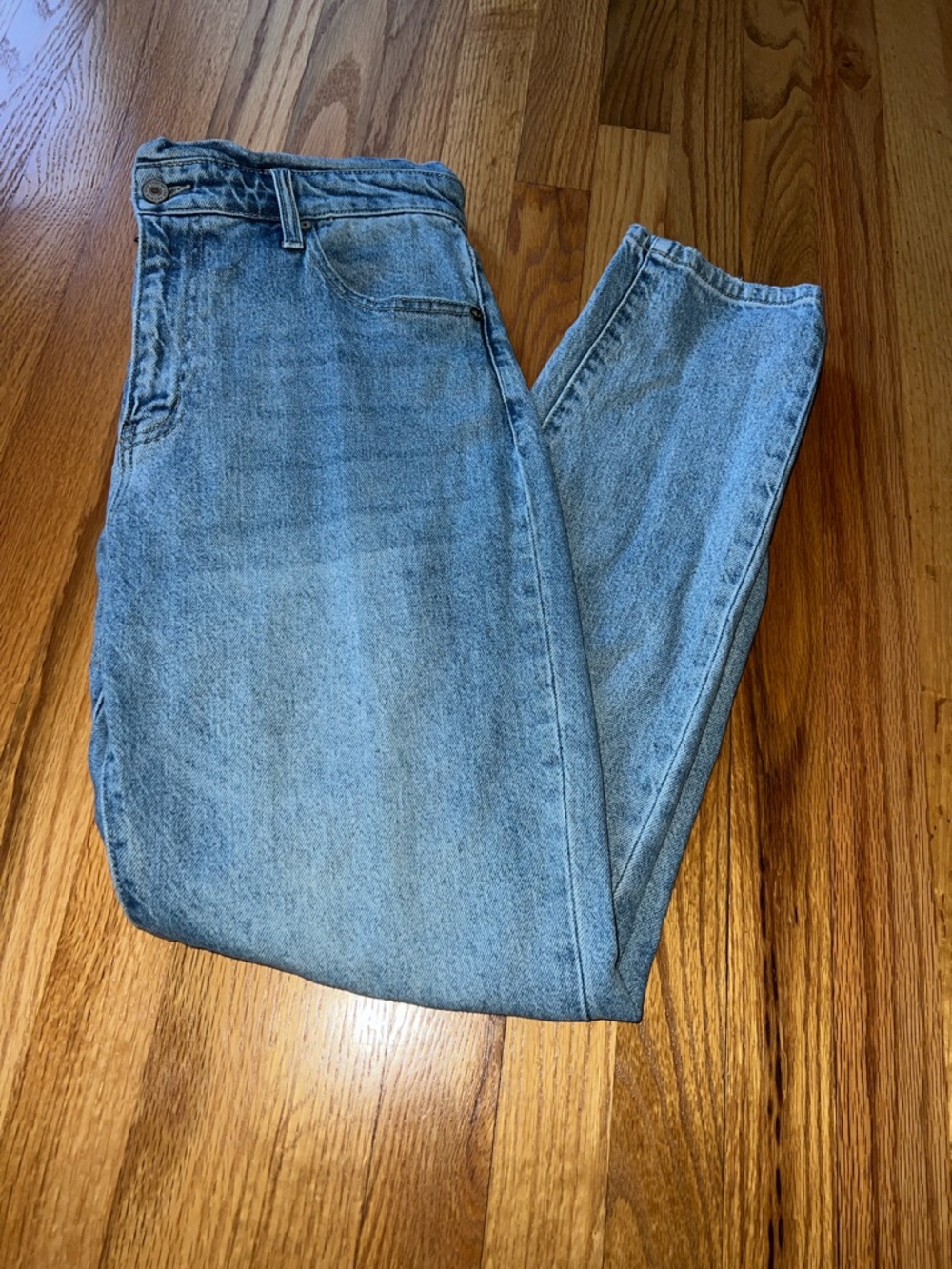 KanCan Women's Relaxed Light Blue Wash Jeans